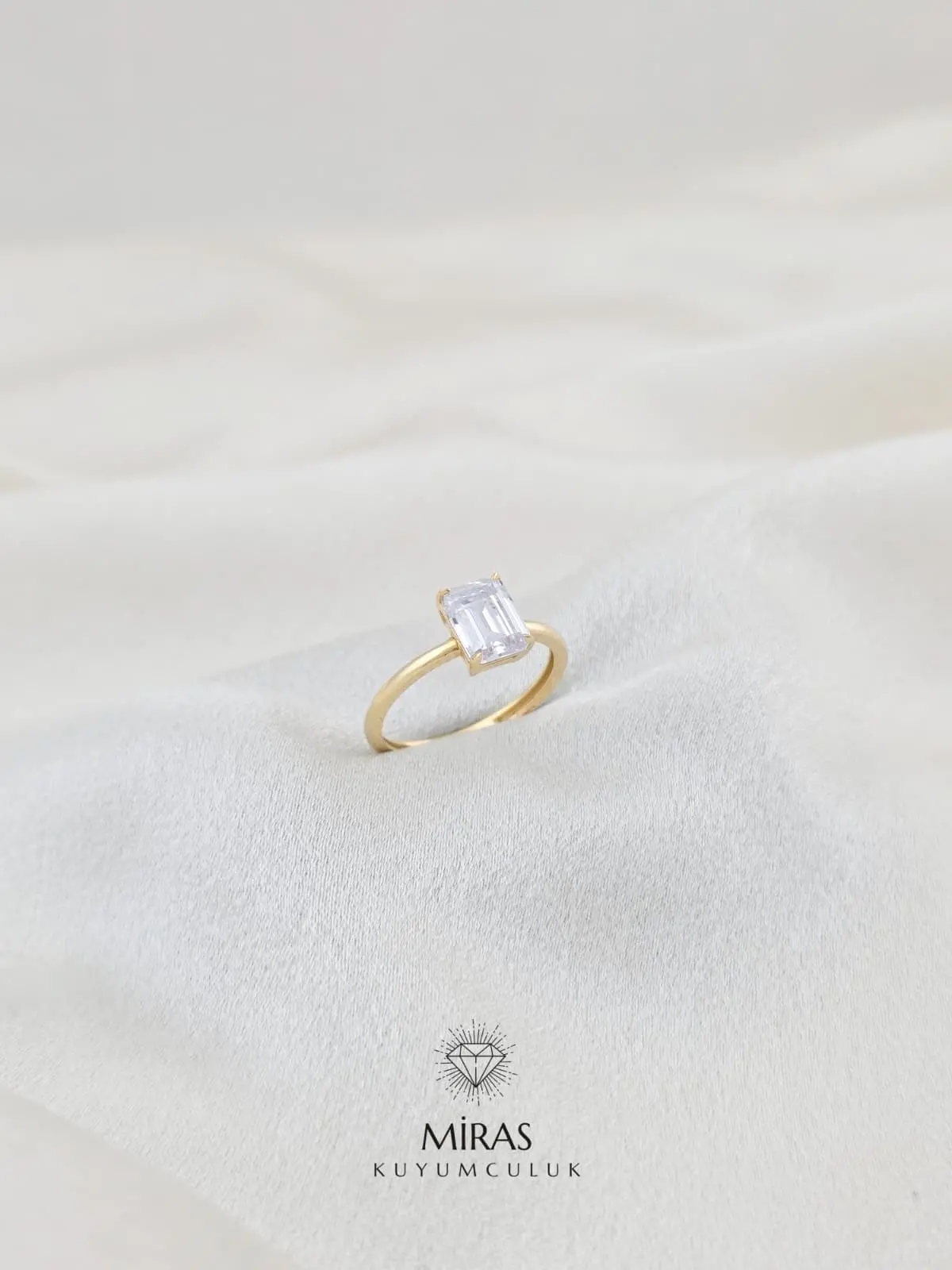 14 Ayar Altın - Baget 1.0 ct efektli Tektaş Yüzük - K14YZK197